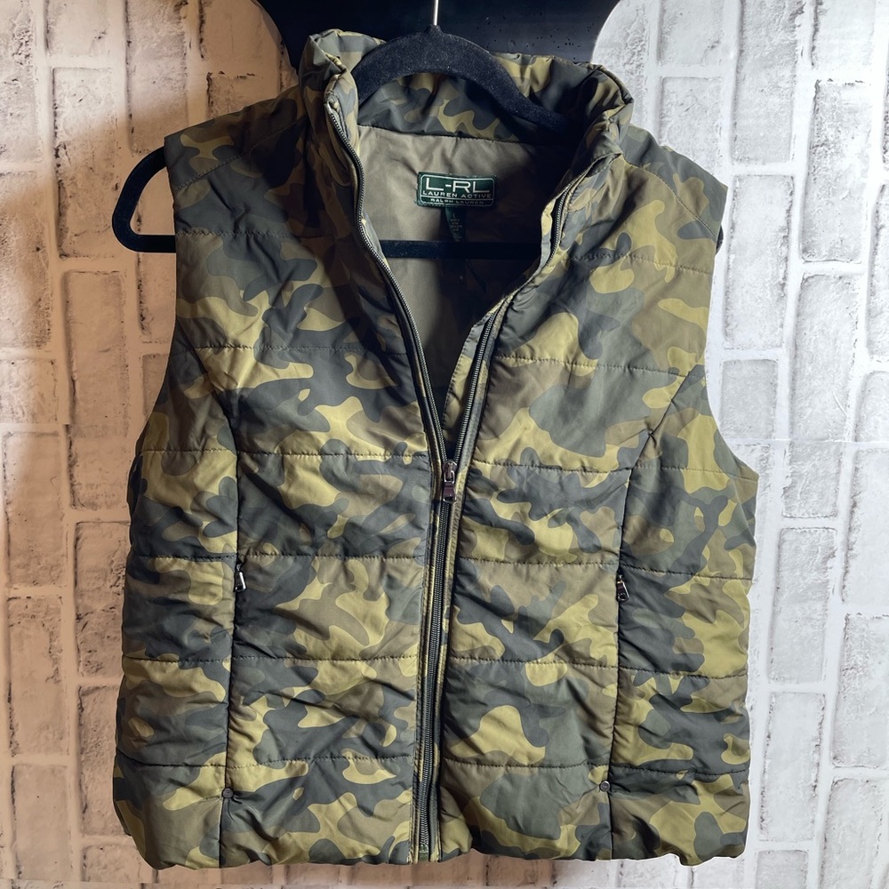 Ralph Lauren Active vest. Camo. Size large. With pockets.